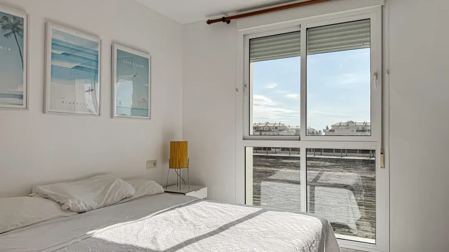 Spacious 2-Bedroom Apartment with Sea Views in Marina Serena Golf - Image 2