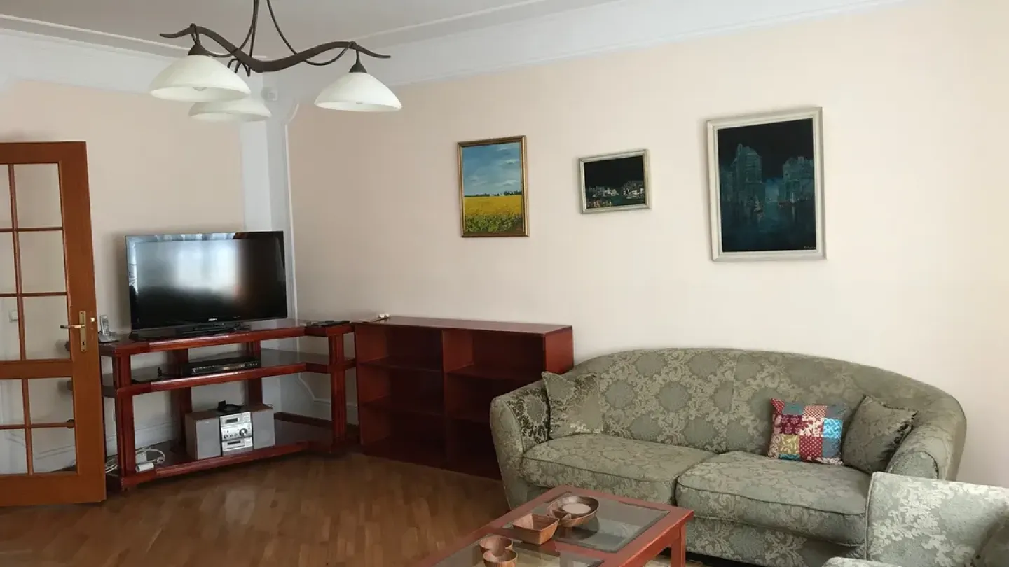 Spacious 3-Bedroom Apartment in Belgrade, Excellent Location - Image 2