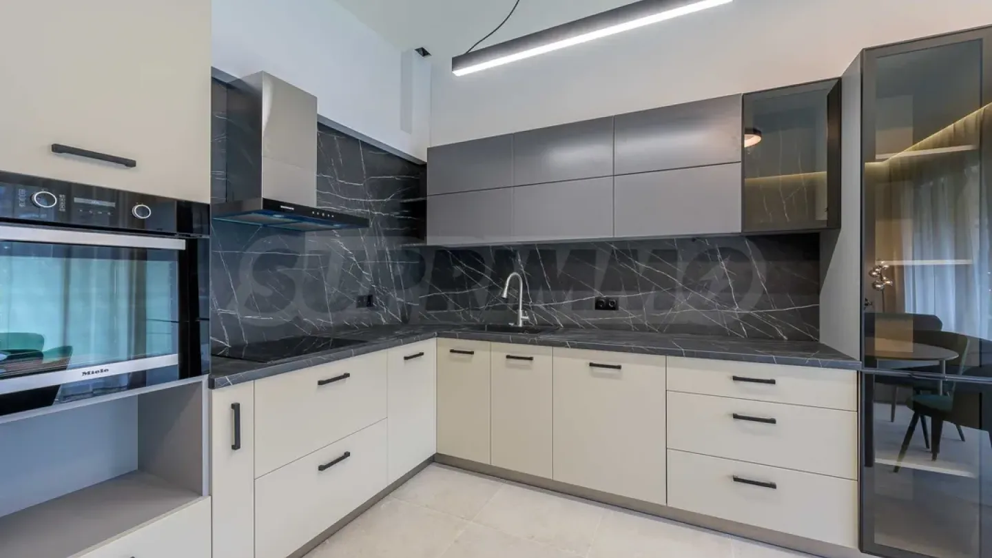 Spacious South-Facing мезонет with Garden & Two Bedrooms in Sofia - Image 3