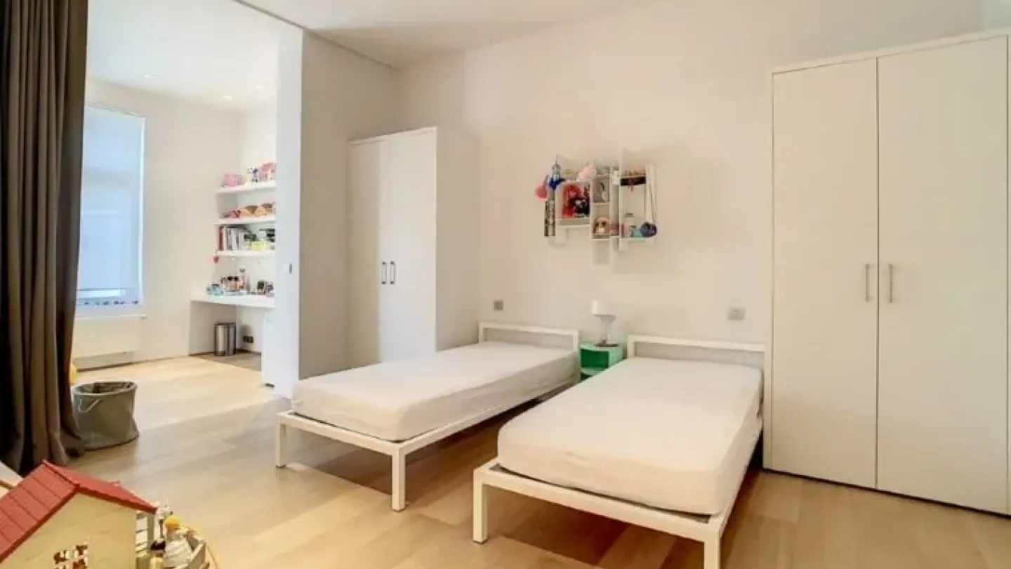 Exceptional Mansion with Royal Gardens – 5 Bedrooms – Brussels - Image 5