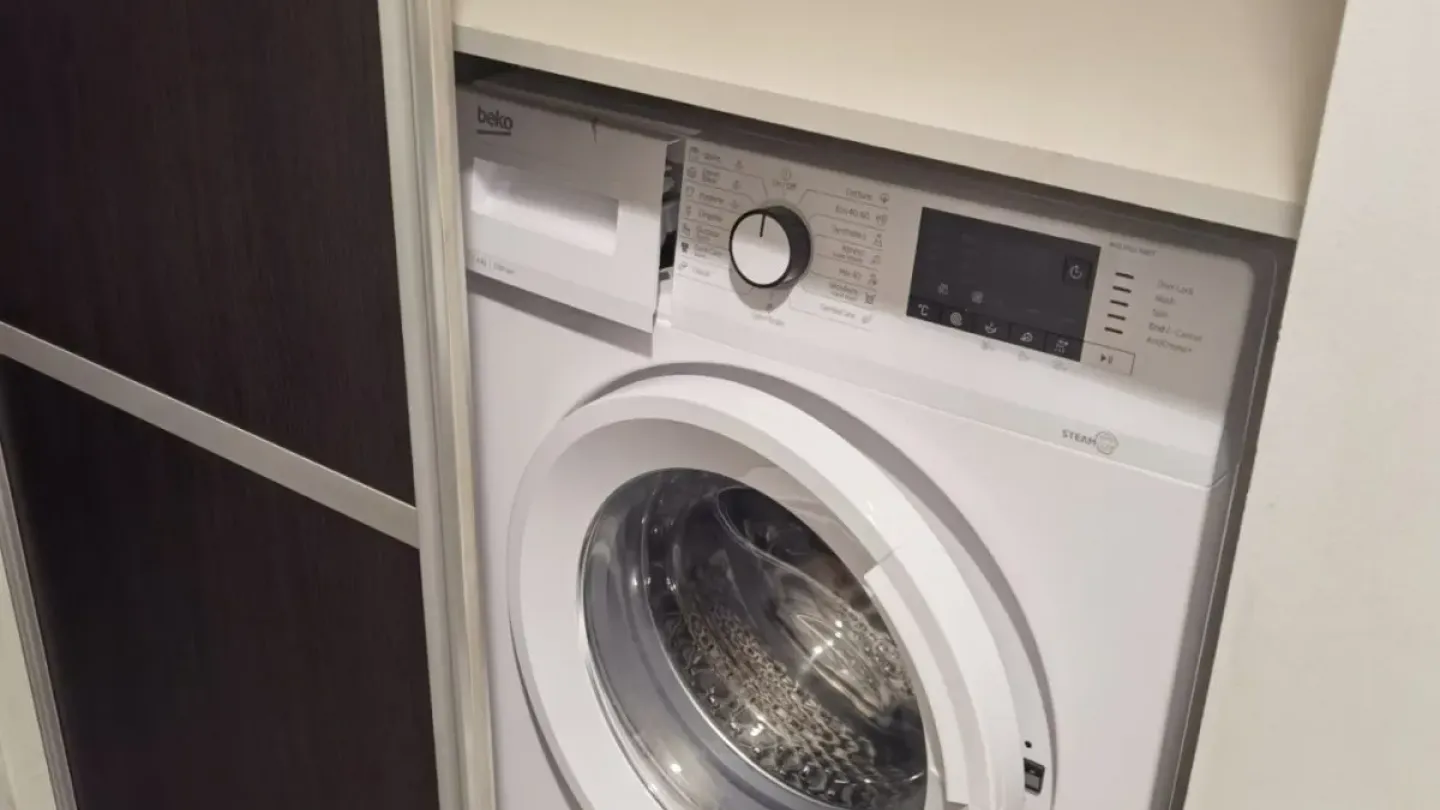 Spacious, Sunny 2-Bedroom Apartment for Rent in Sofia's Красно село - Image 1