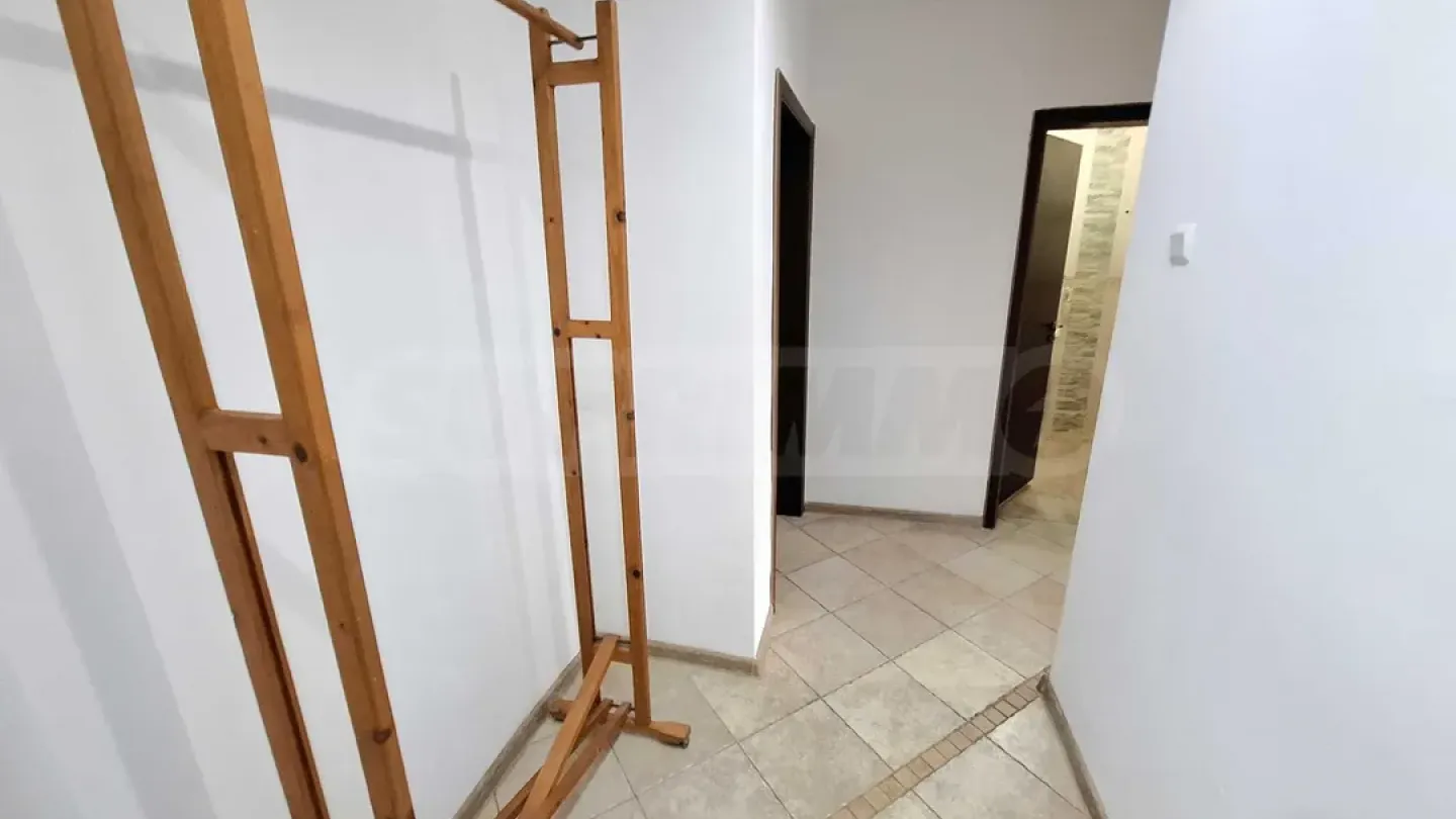 Bright 3-Bedroom Apartment Near Varna City Center - Image 5