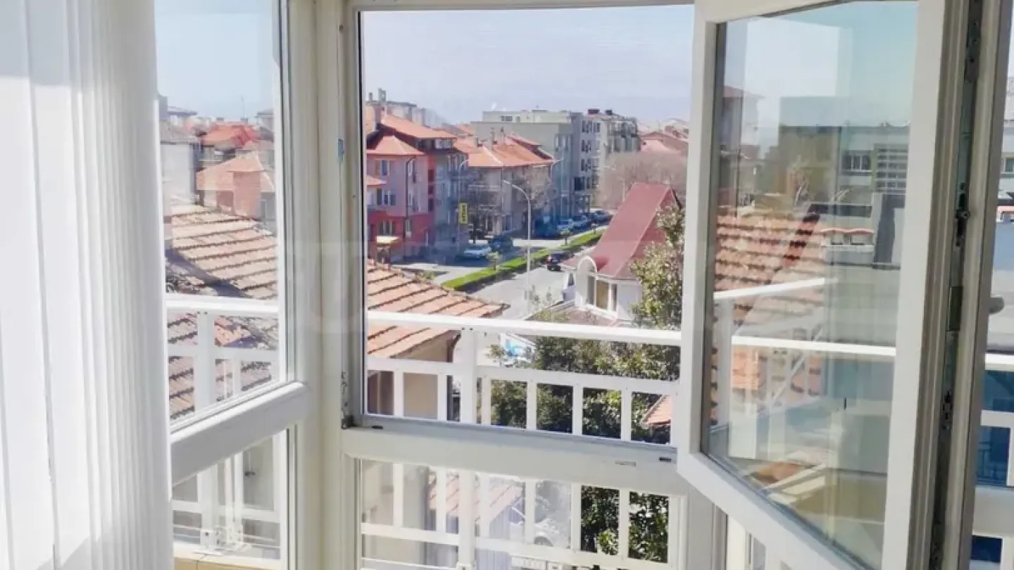 Spacious Fully Furnished Apartment in Pomorie City Center - Image 2