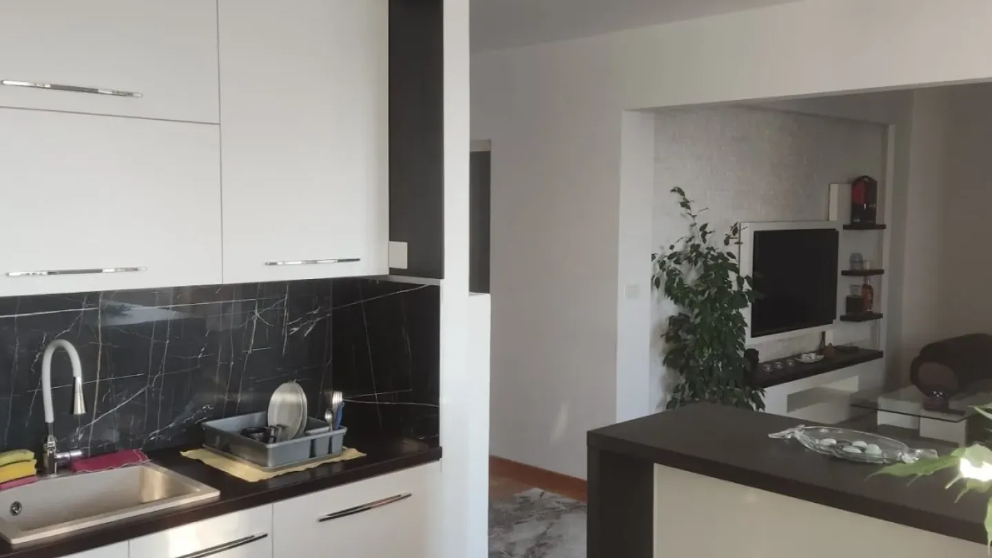 Spacious 3-Bedroom Apartment with City Views in Voždovac - Image 3
