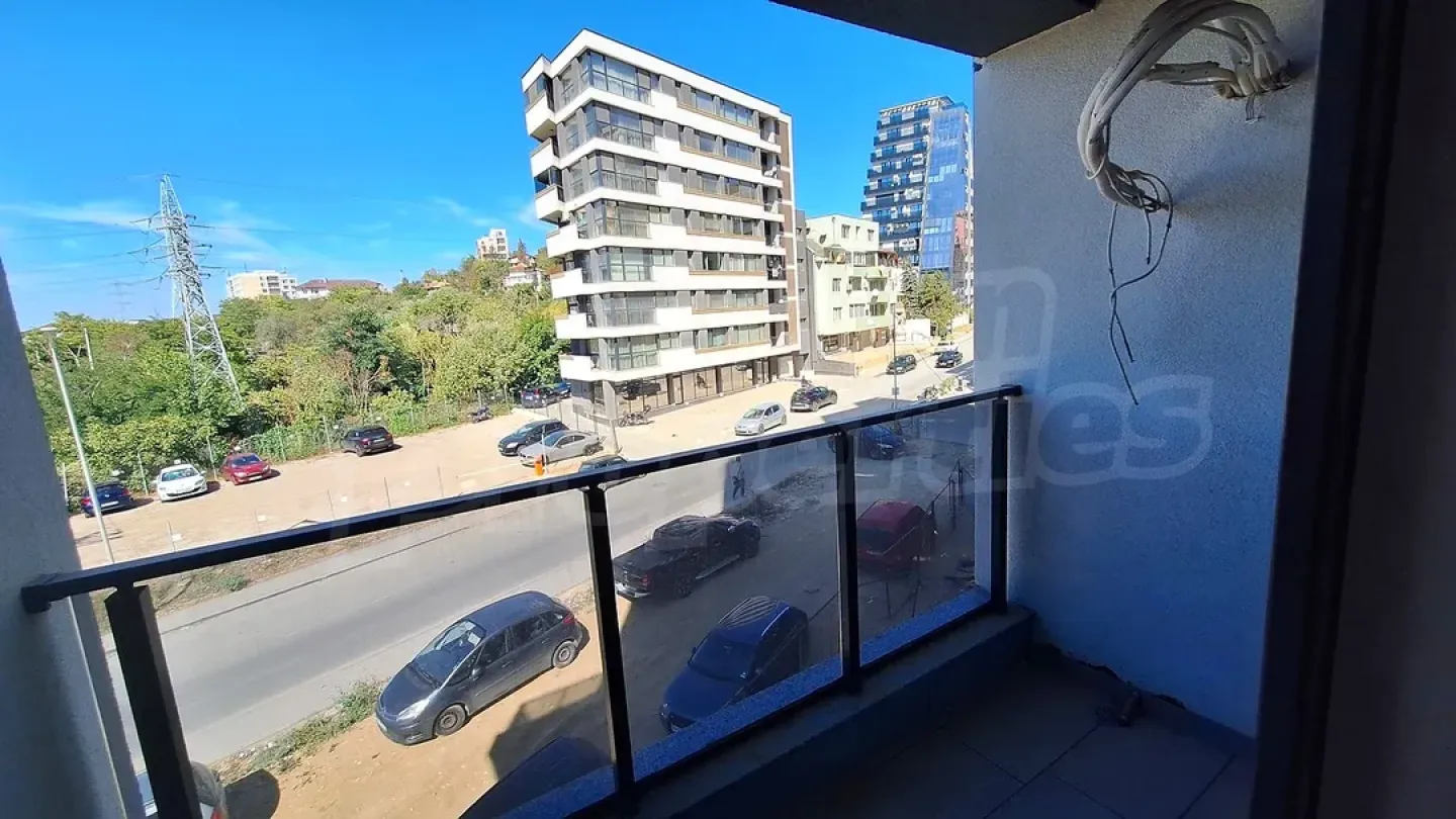 Spacious Two-Bedroom Apartment in New Varna Building - Image 5