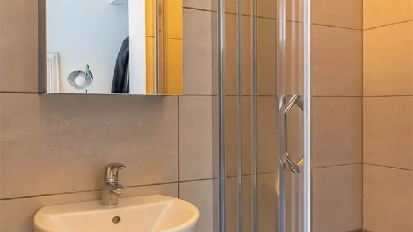 Stunning Ukkel Penthouse: 3 Bedrooms, Garage & Breathtaking City Views - Image 4