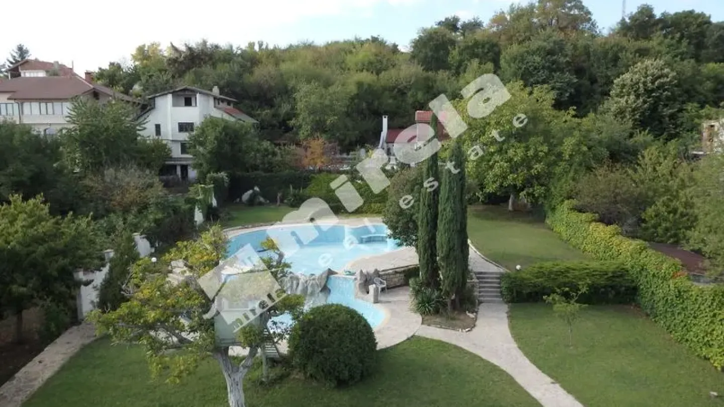 Luxury Waterfront Estate with Stunning Panoramic Views - Image 1