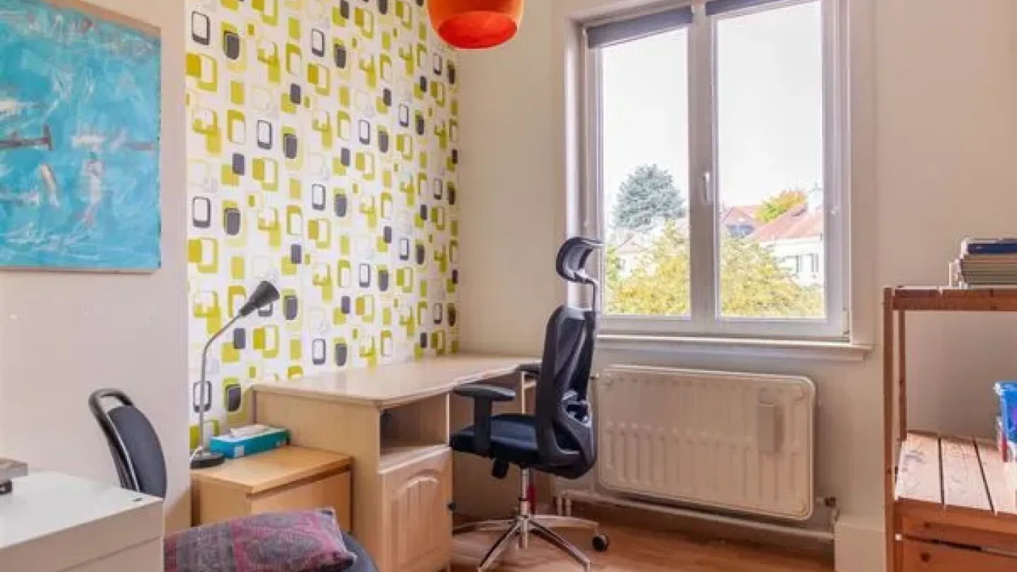 Charming 3-Bed Semi-Detached House with Garden in Anderlecht - Image 3