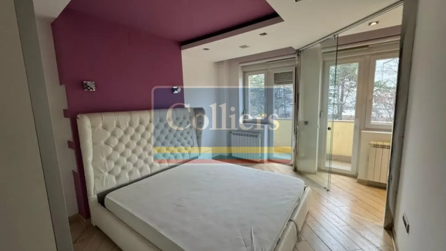 Spacious Apartment with Stunning Views Near Church in Vracar - Image 1