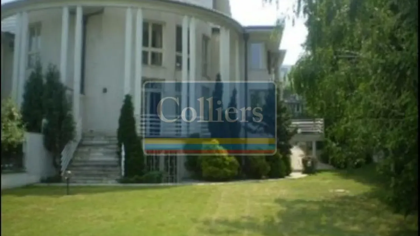 Spacious Family House with Garden in Belgrade's Quiet Area - Image 1