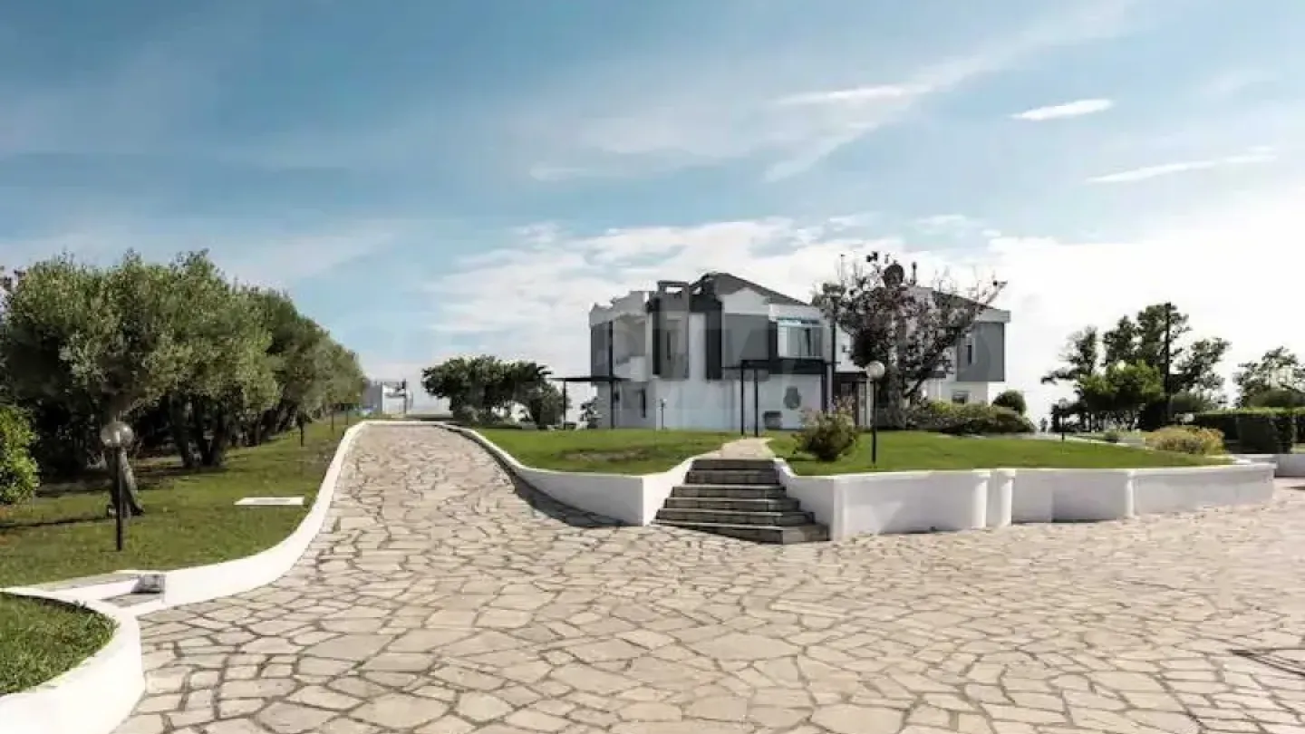 Luxury Coastal Estate Near Thessaloniki – 5 Bedrooms, Fully Furnished - Image 5