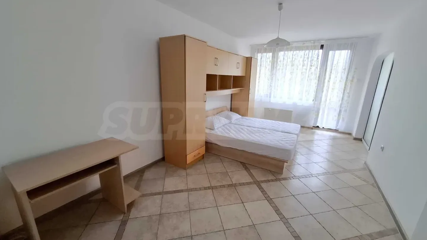 Bright 3-Bedroom Apartment Near Varna City Center - Image 2