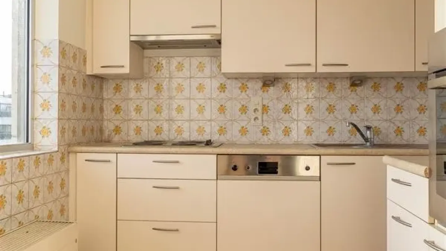 Exceptional City View Penthouse with Terrace in Sint-Jans-Molenbeek - Image 2