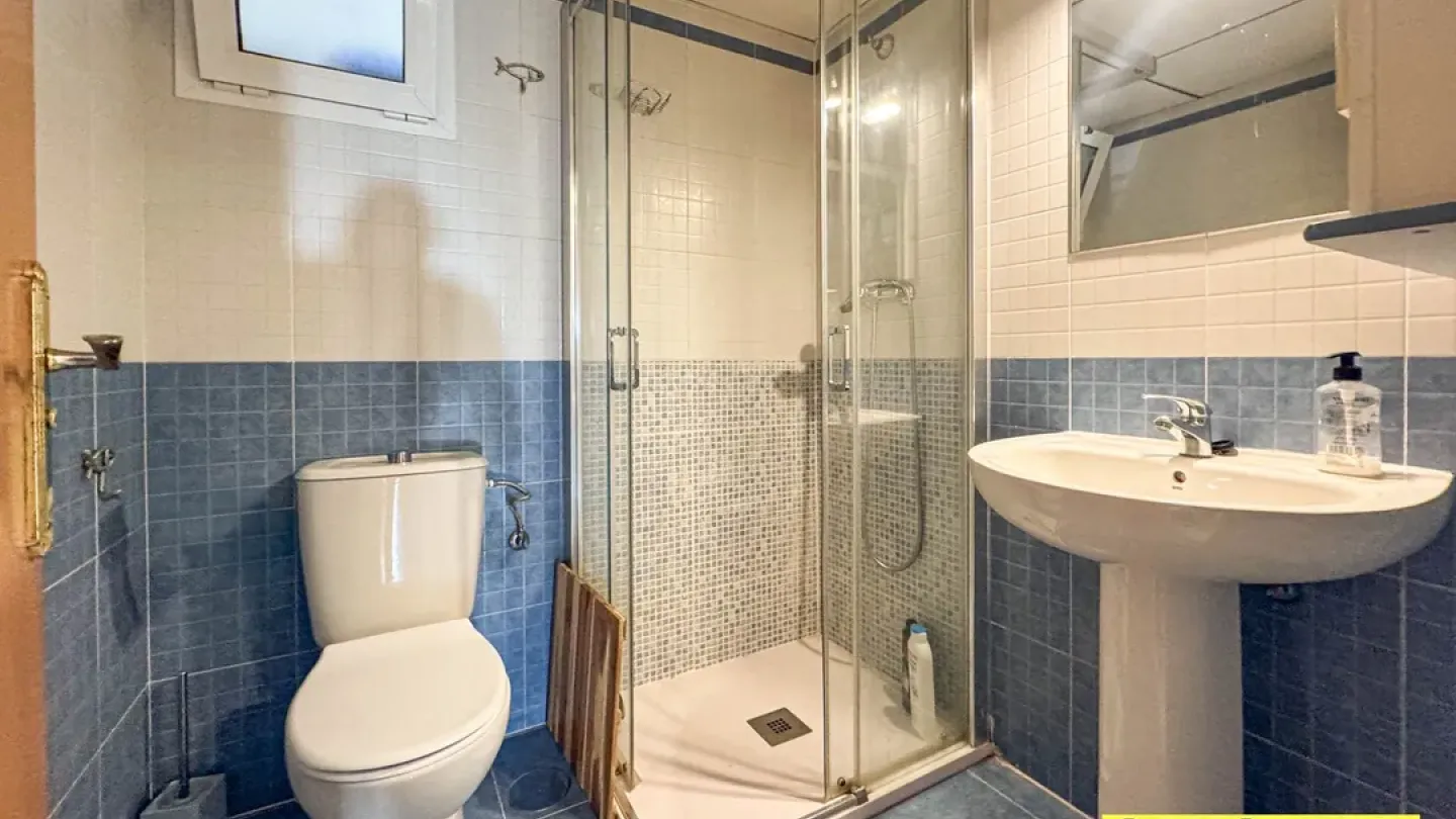 Spacious 3-Bedroom Apartment with Terrace in Almería's El Toyo - Image 1