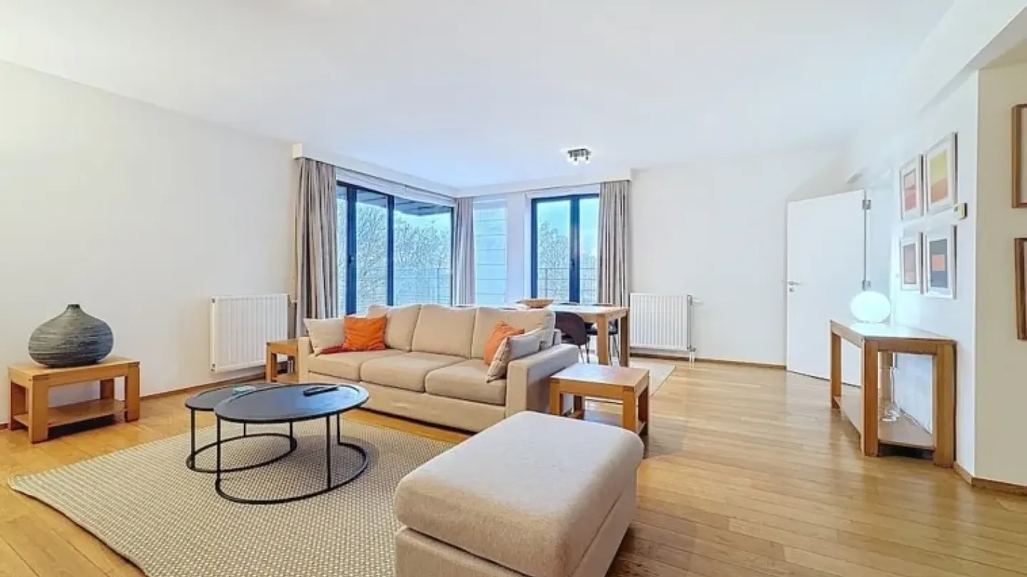 Luxurious Brussels Penthouse with Park Views – Spacious & Fully Furnished - Image 1