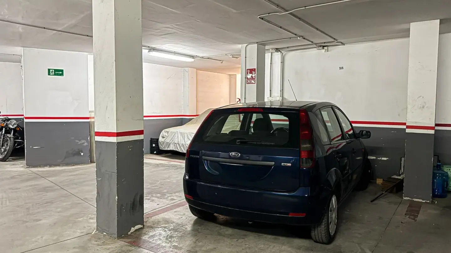 Spacious 3-Bedroom Apartment with Garage and Elevator in Viator - Image 2