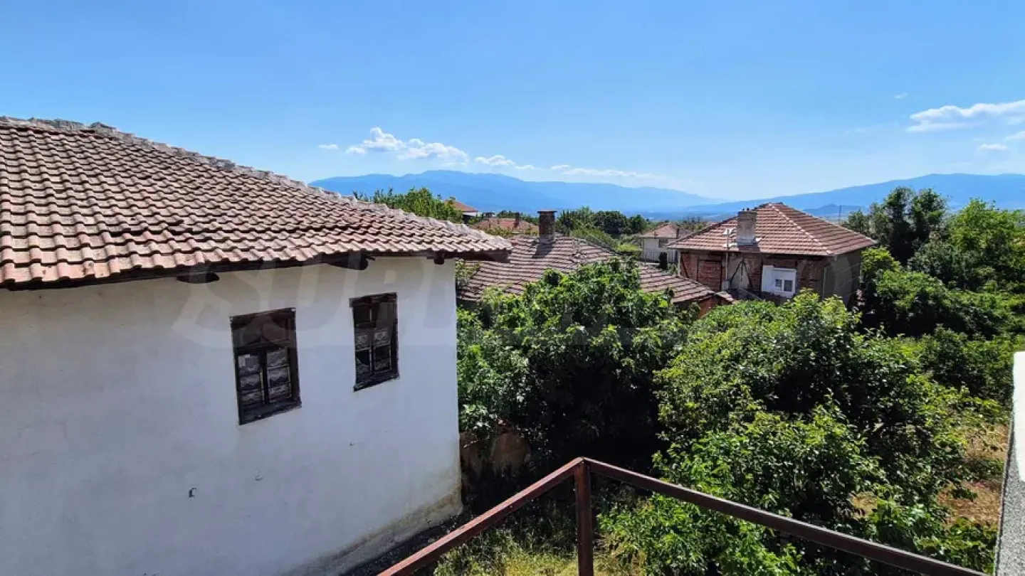 Charming House with Potential in Picturesque Harsovo Village - Image 5