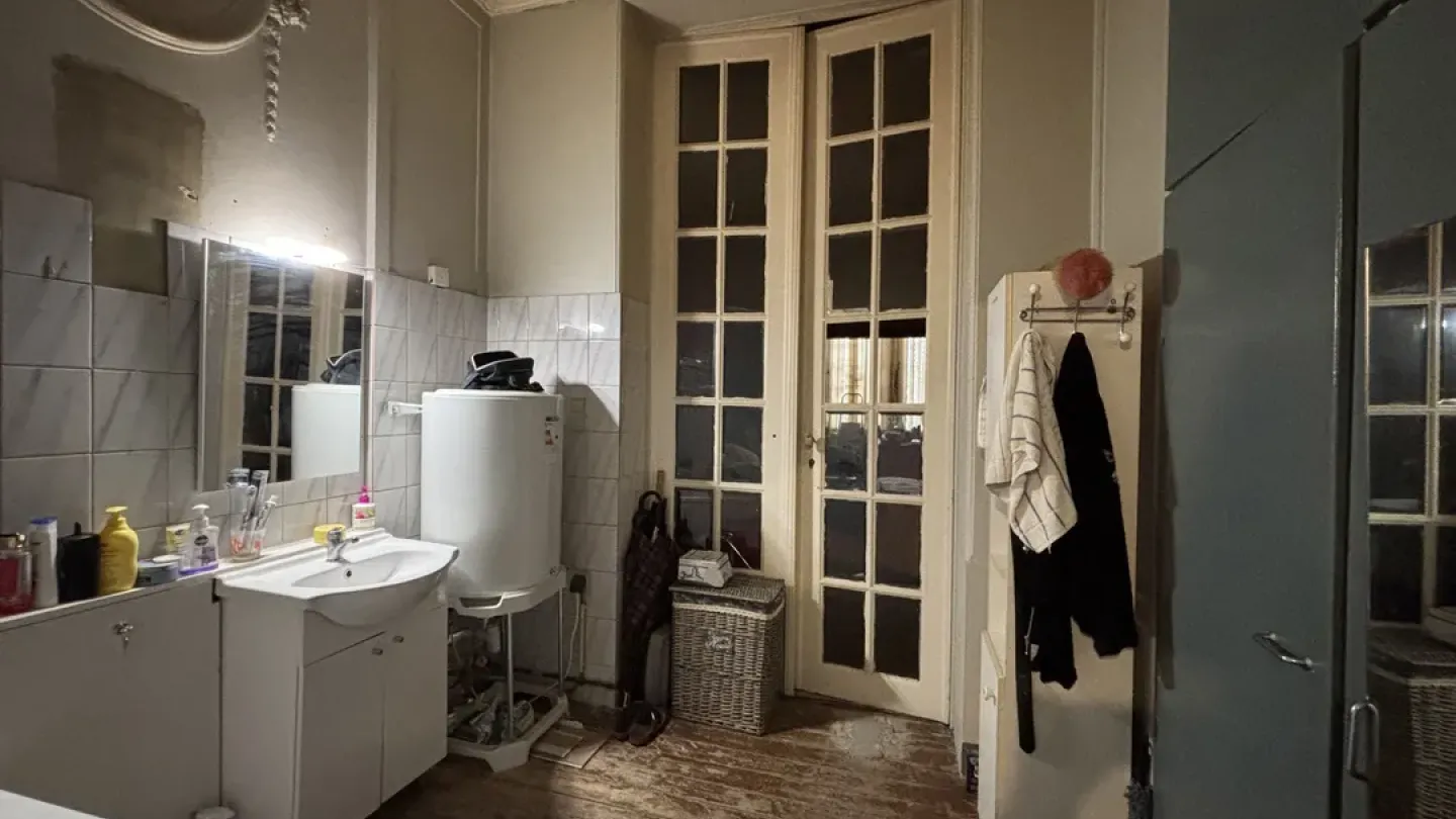 Spacious 5-Bedroom Apartment Building in Schaarbeek, Belgium - 408m2 - Image 3