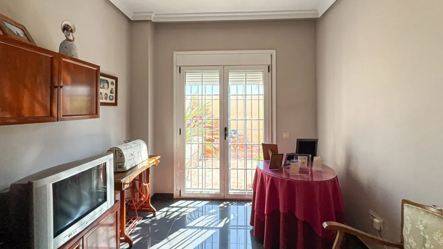 Spacious 3-Bedroom House with Elevator in Roquetas de Mar - Image 1
