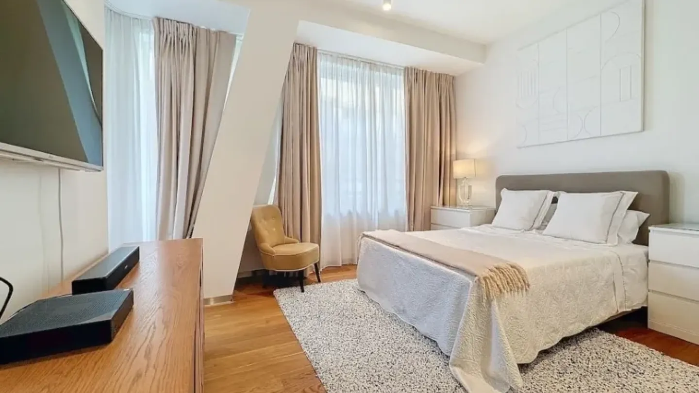Spacious Apartment with 3 Terraces in Brussels' Toison d’Or - Image 3