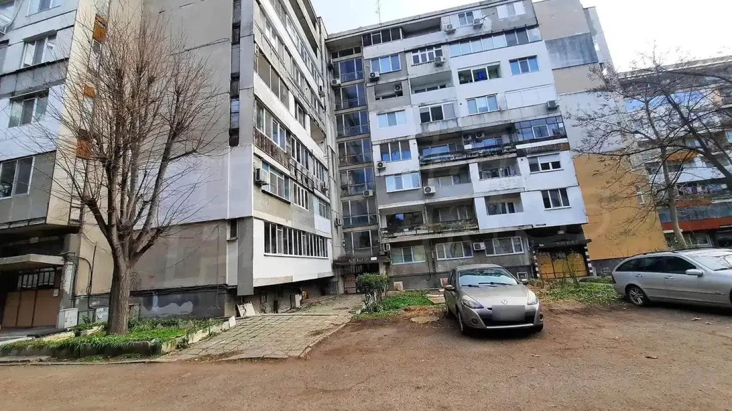 Spacious, Fully Furnished Apartment in Izgrev, Burgas - 66m2 - Image 4