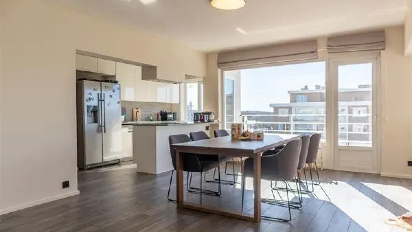 Bright 3-Bedroom Penthouse with Terraces & Parking in Ukkel - Image 2