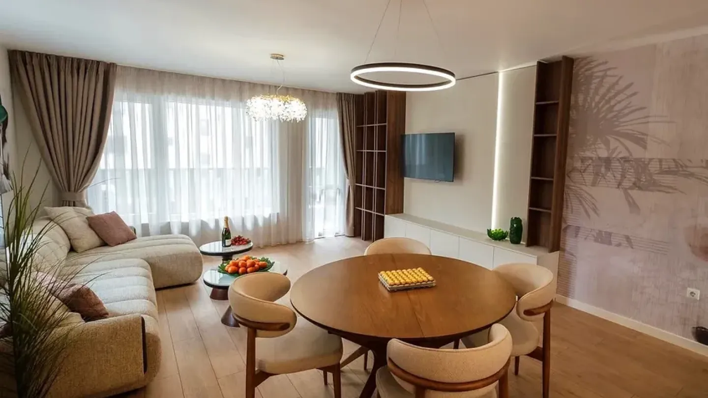 Spacious, Fully Furnished 2-Bedroom Apartment in Central Varna - Image 1