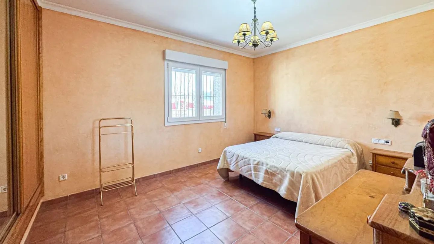 Spacious 4 Bedroom Chalet with Land in Tranquil Berja, Spain - Image 5