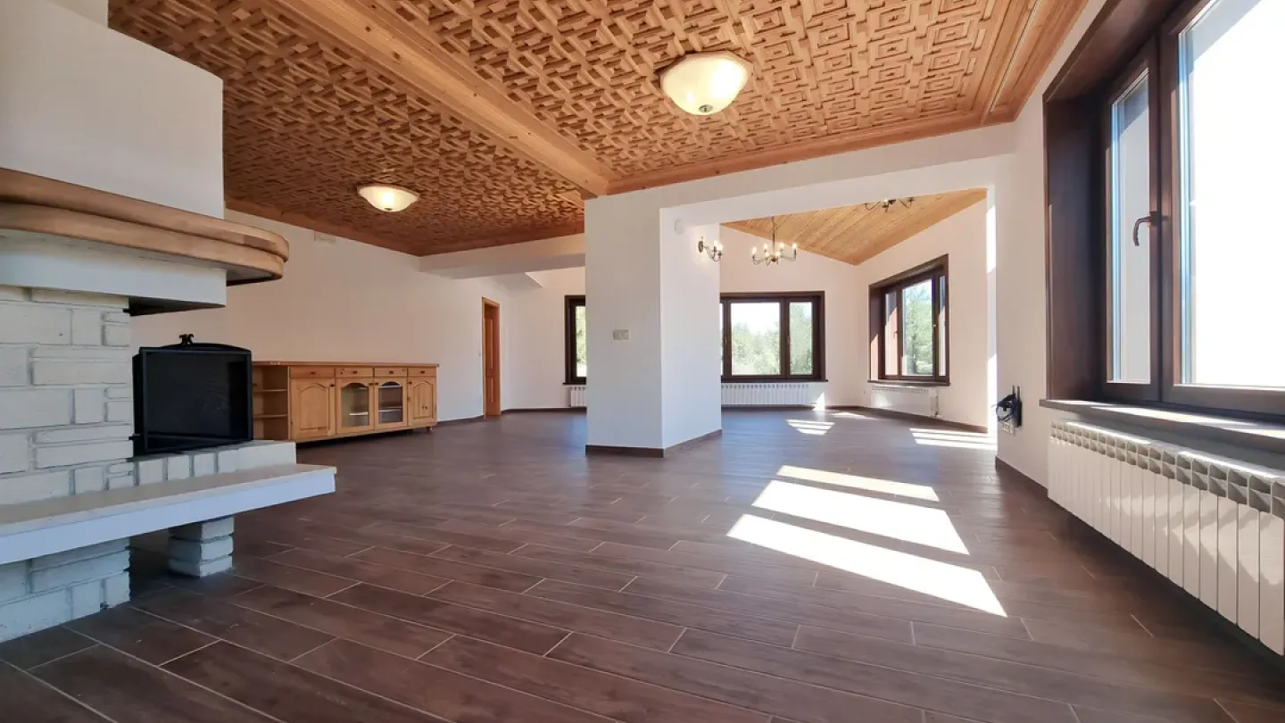 Spectacular Mount Snezhanka View Estate: Luxurious House Near Pamporovo for Sale. - Image 1