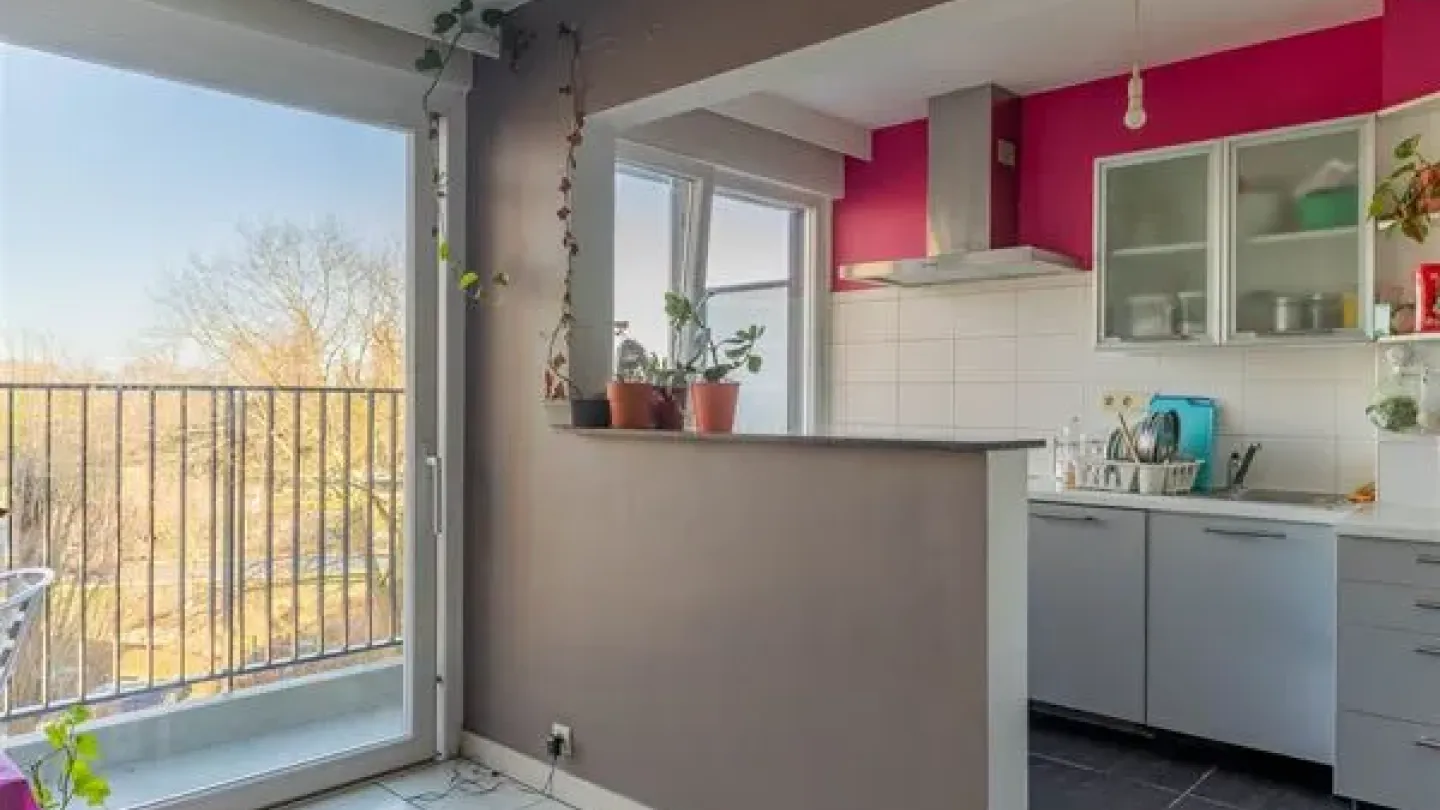 Charming Apartment with Double Terrace in Evere - Perfect for Living - Image 3