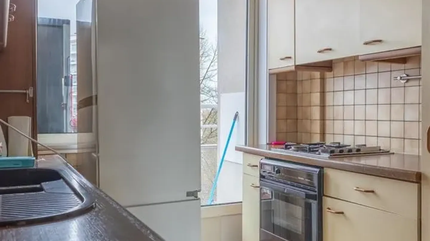 Spacious Anderlecht Apartment with Ponds Views & Garage Box - Image 1