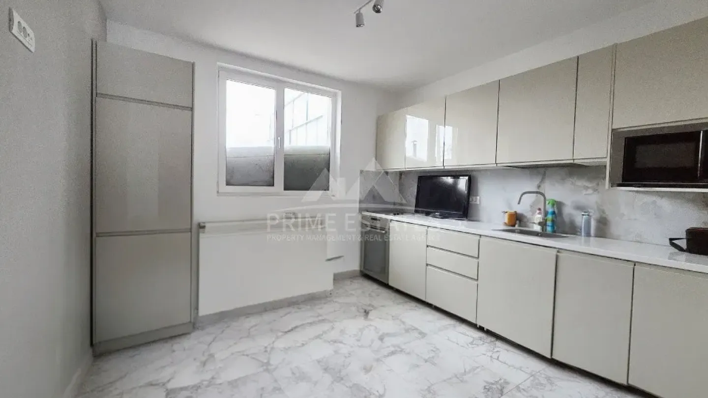 Spacious 2-Bedroom House Near Colentina Train Station, Bucharest, Romania - Image 4