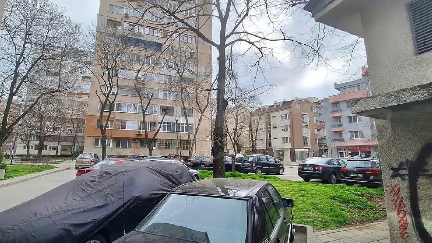 Spacious 2-Bedroom Apartment in Plovdiv Center - Bright & Renovated - Image 1