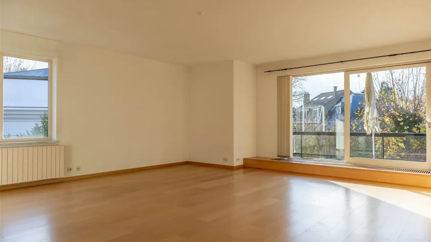 Spacious 3-Bedroom Apartment with Terrace in Quiet Ukkel Location - Image 5