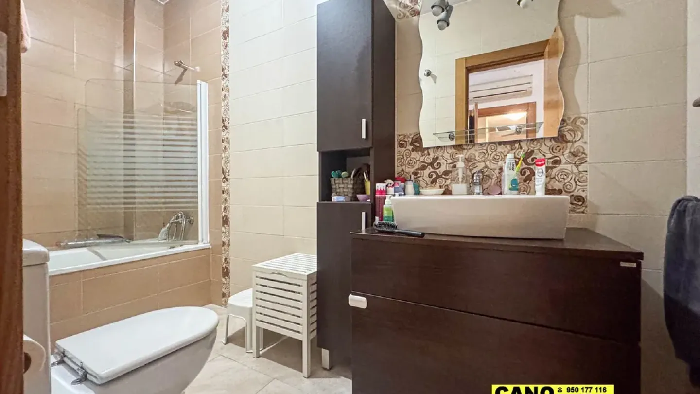 Spacious 3-Bedroom Apartment with 2 Bathrooms in Roquetas de Mar - Image 4