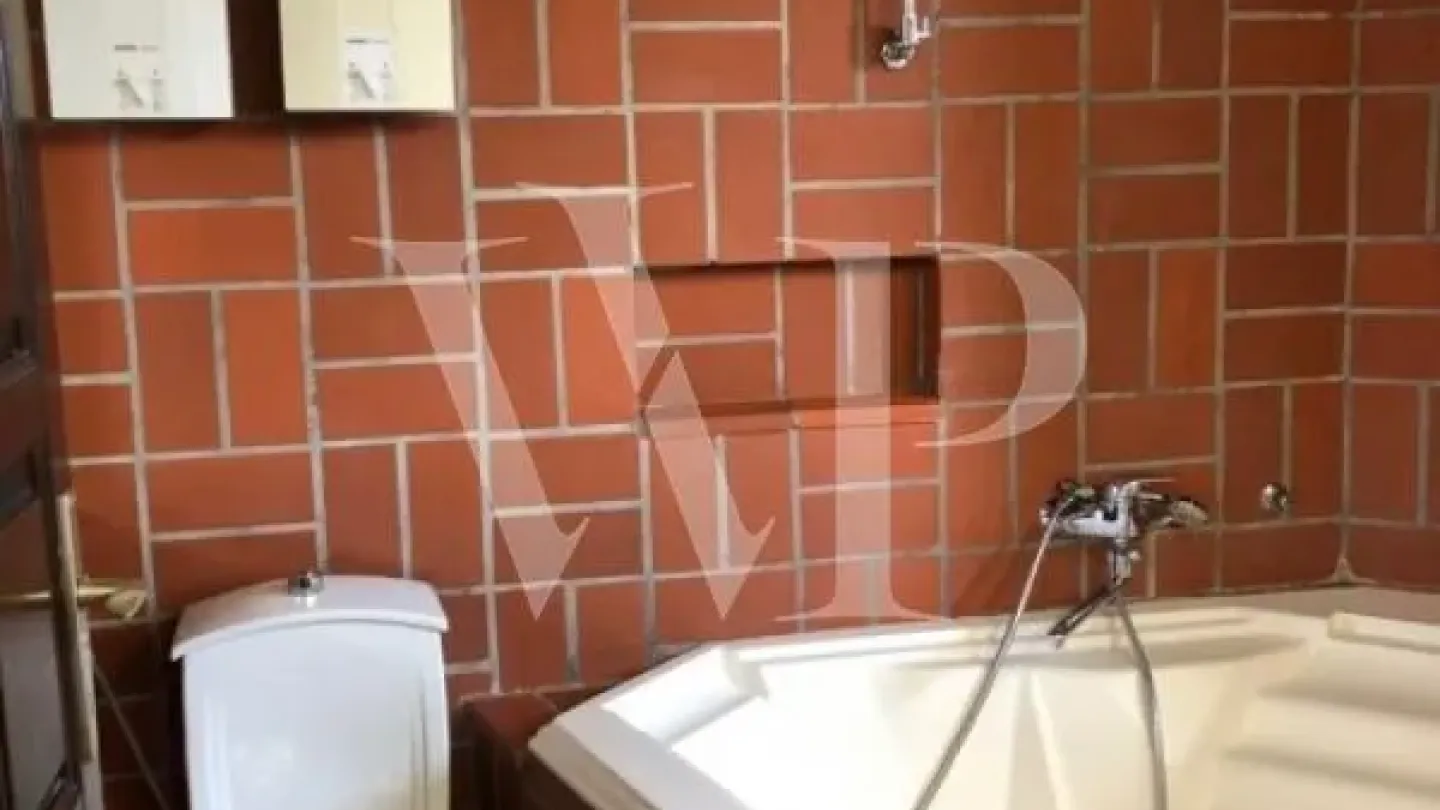 Spacious House with Pool and Terrace in Belgrade, 5 Bedrooms - Image 5