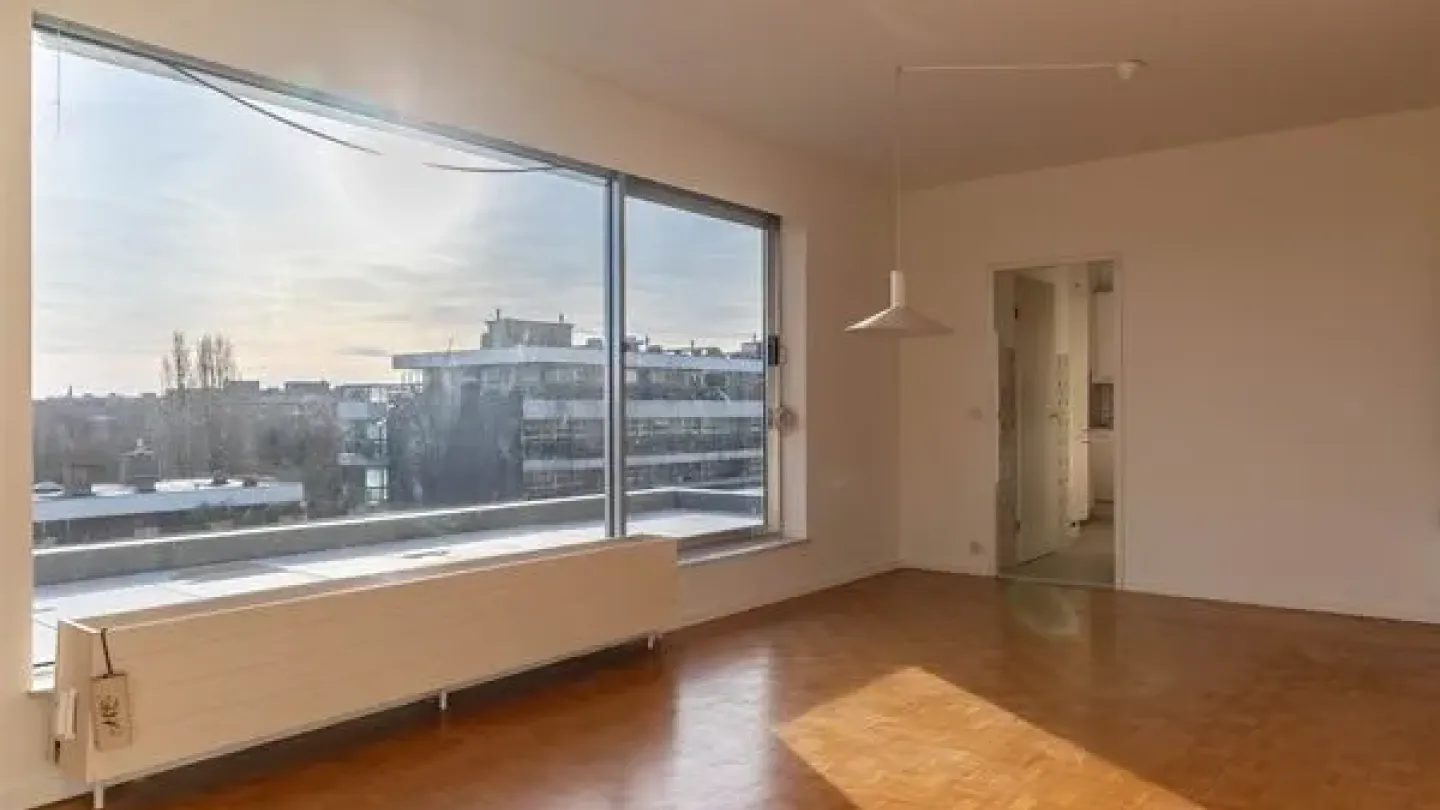 Exceptional City View Penthouse with Terrace in Sint-Jans-Molenbeek - Image 4