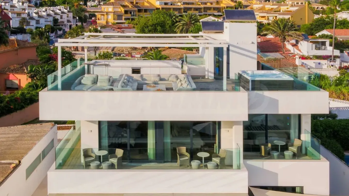 Luxury Marbella Villa - Oceanfront Paradise - Image 2