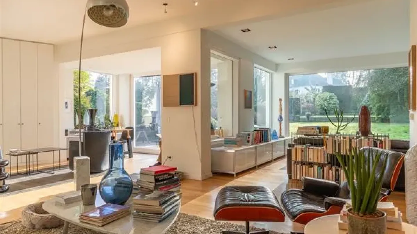 South-Facing Villa with Five Bedrooms and Garden in Ukkel - Image 4