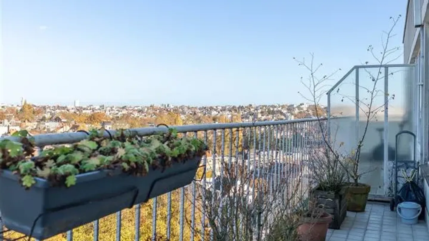 Uccle Center Apartment with Terraces & Breathtaking Brussels Views - Image 5