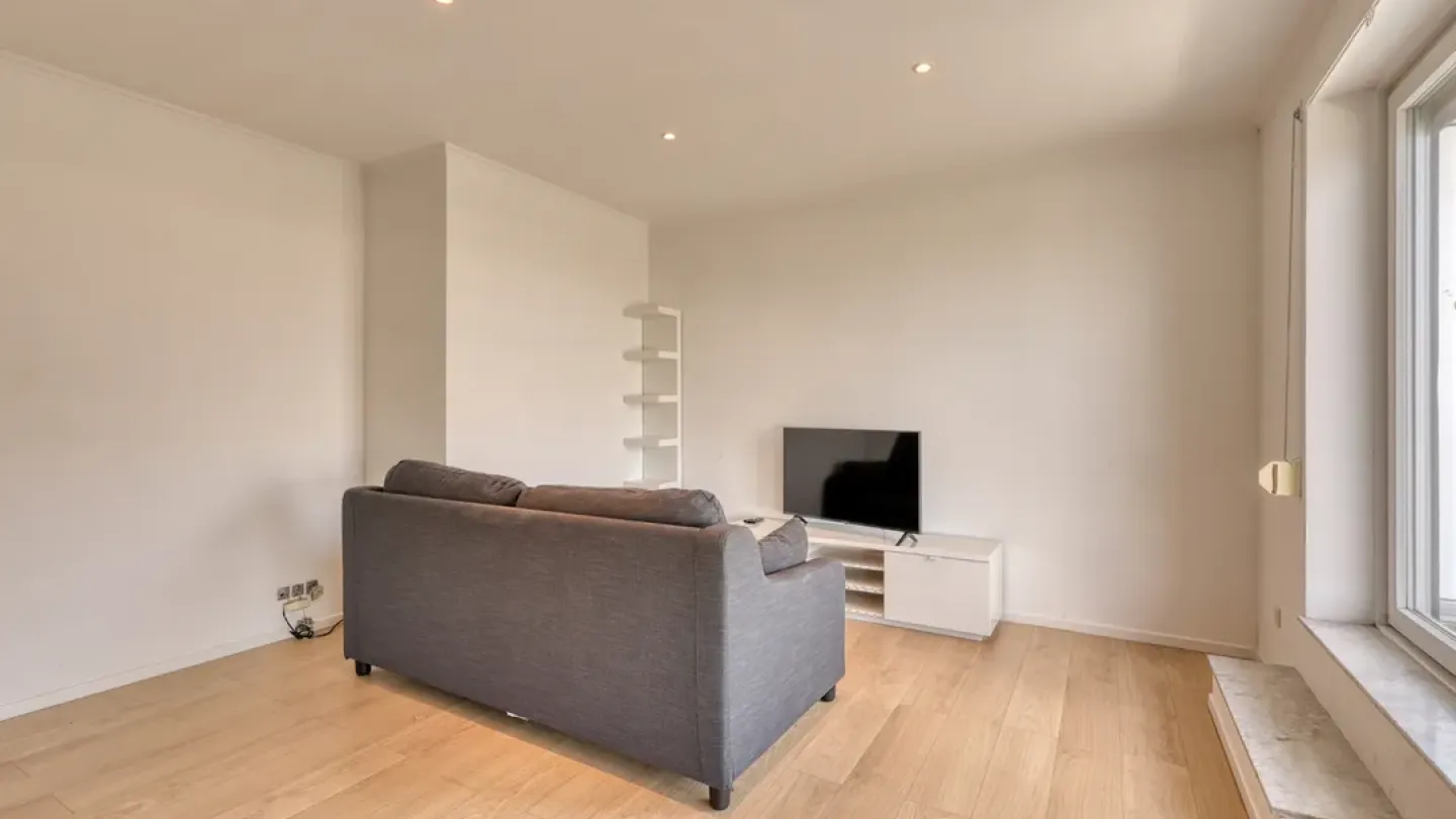 Spacious Studio with Terrace & Atomium View in Brussels - 40m² - Image 2