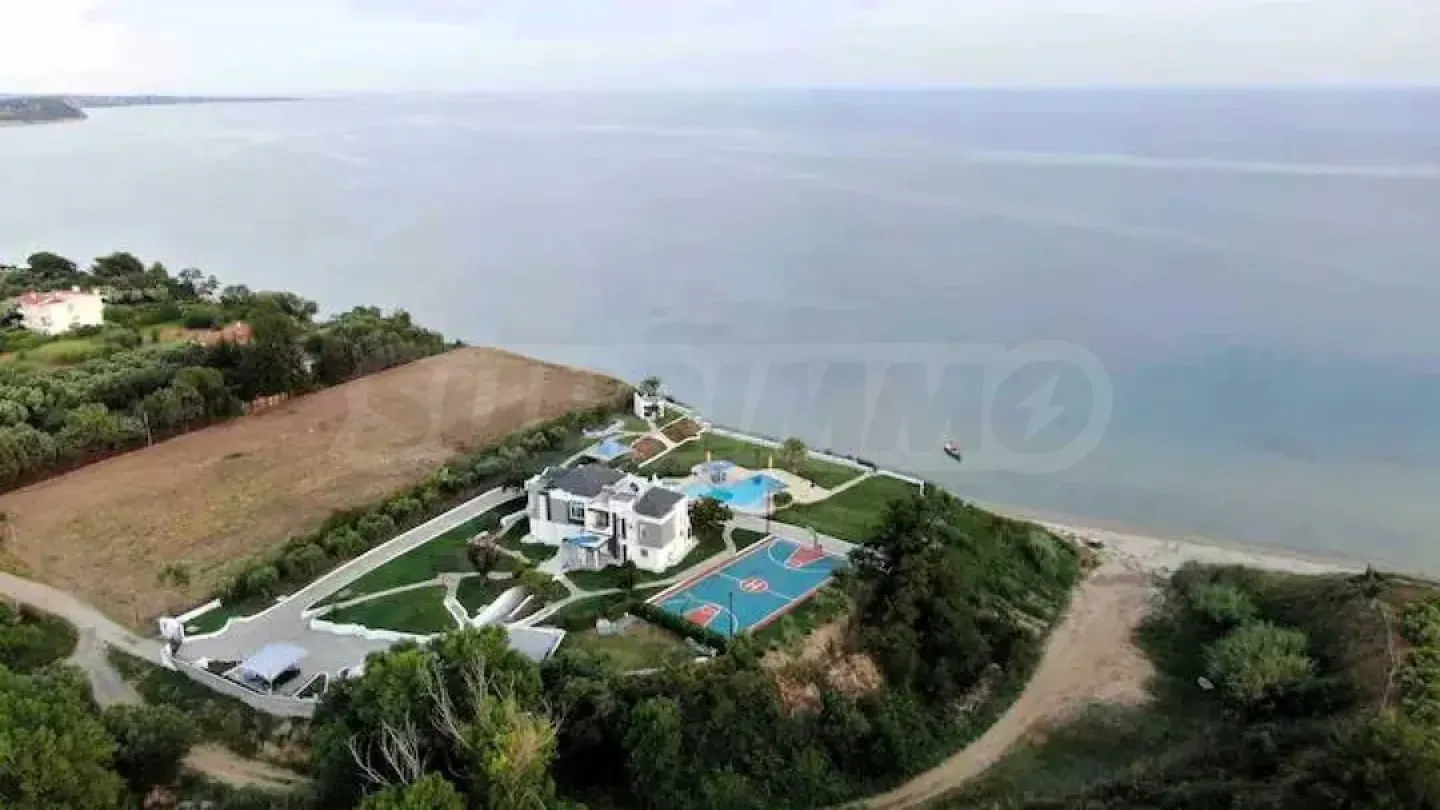 Luxury Coastal Estate Near Thessaloniki – 5 Bedrooms, Fully Furnished - Image 4