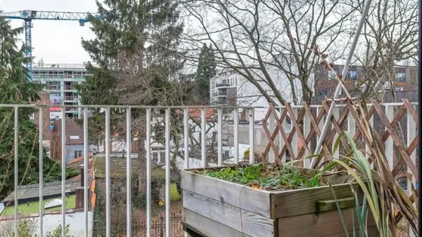 Spacious 3-Bedroom Apartment with Garage in Attractive Ukkel Location - Image 1