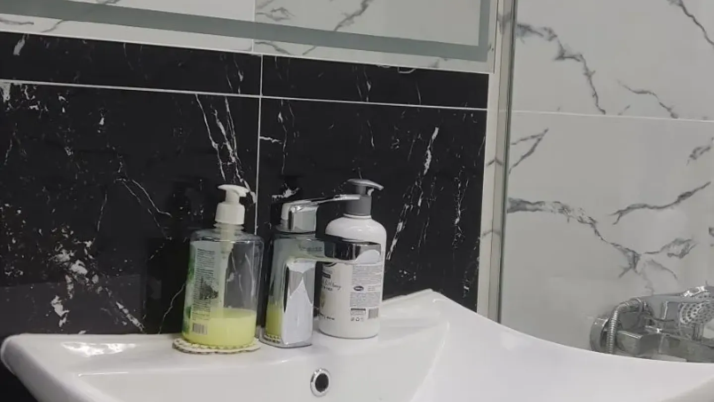 Spacious 3-Bedroom Apartment with City Views in Voždovac - Image 1