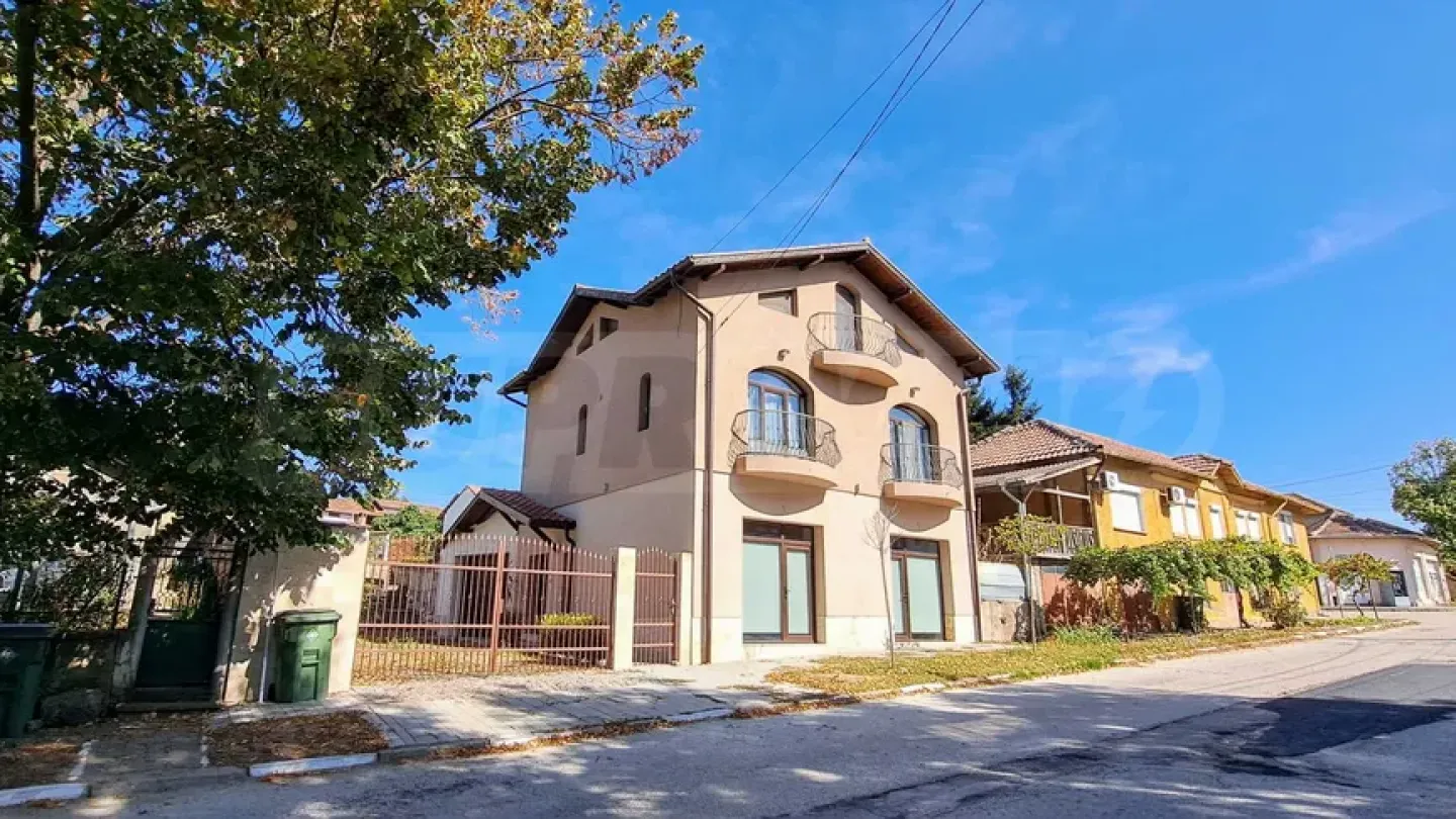 Spacious Fully Furnished House with 3 Bedrooms Near Pleven, Bulgaria - Image 2