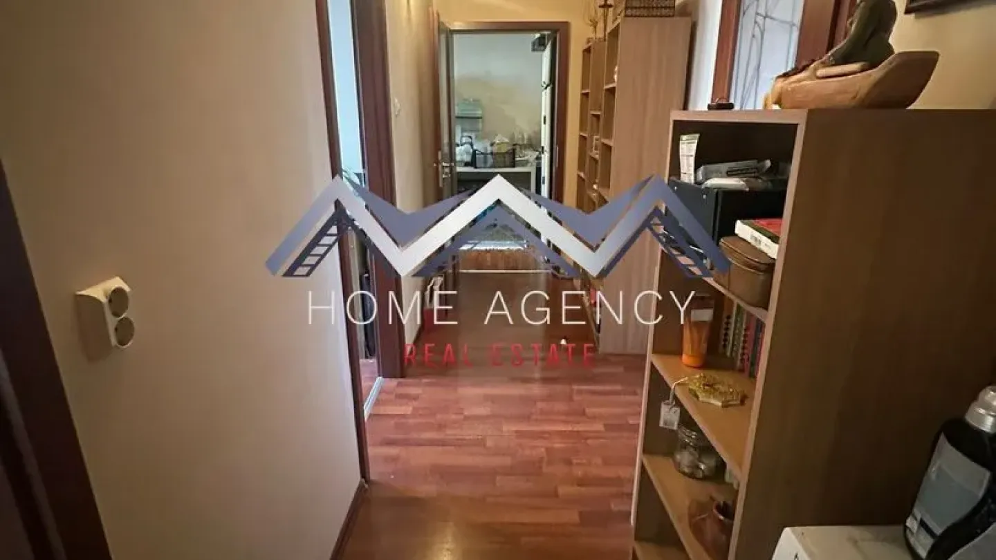 Spacious 4-Bedroom Apartment in Otopeni - Prime Location - Image 1