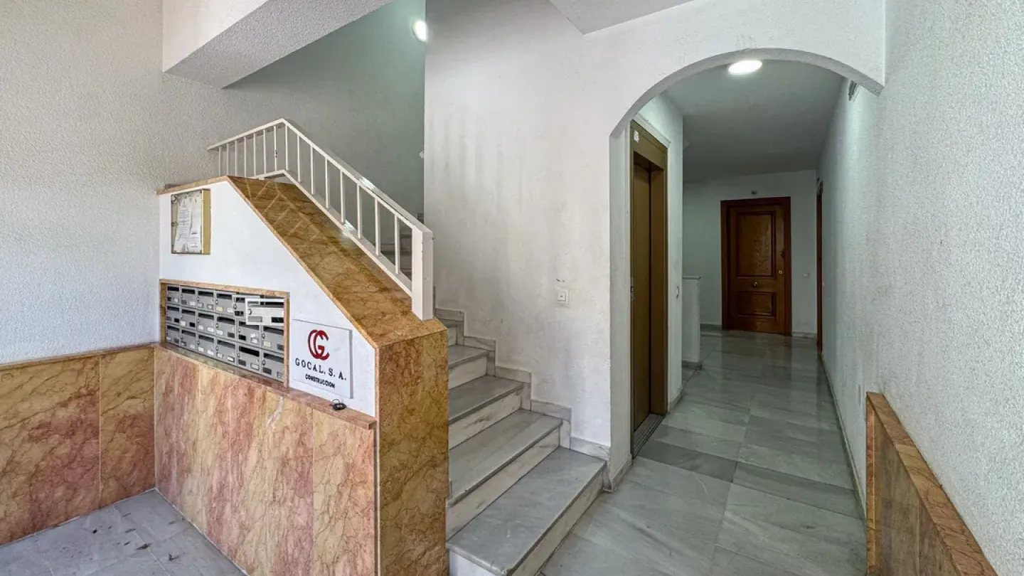 Spacious 3-Bedroom Apartment with Pool & Garage in Aguadulce - Image 2