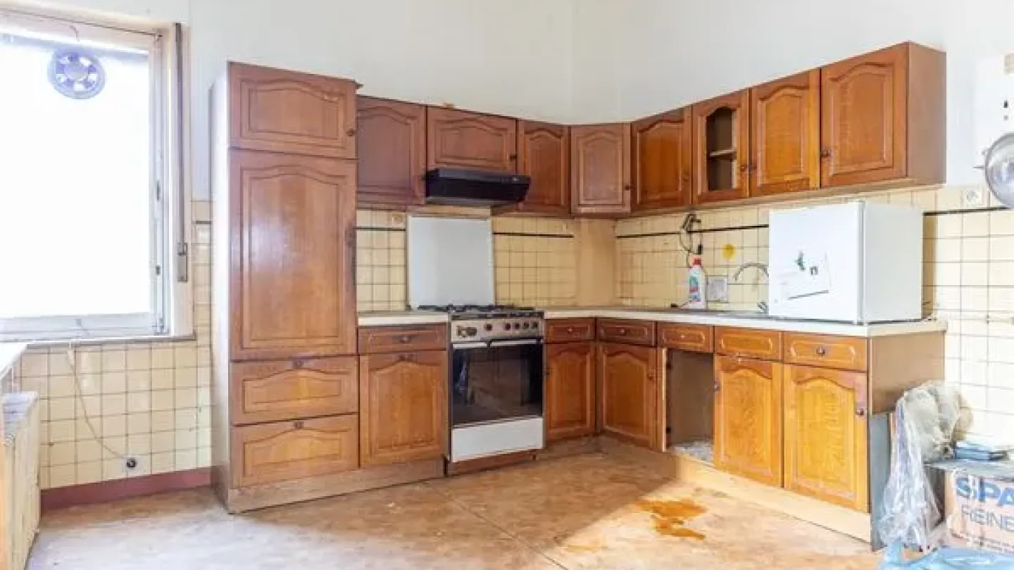 Spacious Royal Uccle Home: Renovation Opportunity with High Potential - Image 1