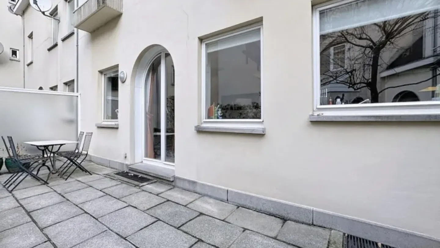 Spacious 3-Bedroom House with Outdoor Space in Brussels' Sablon - Image 3