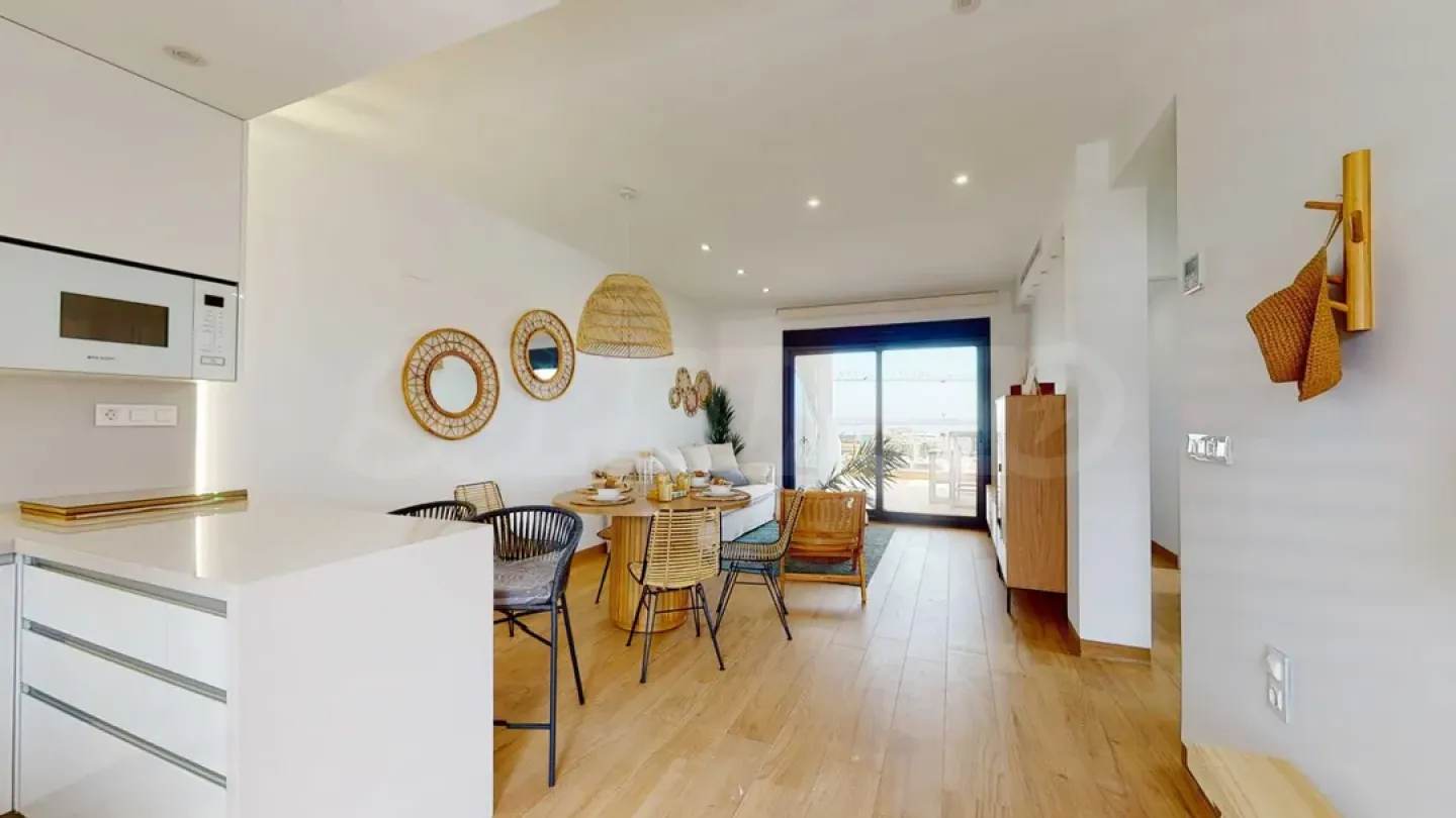 Spacious 2-Bed Apartment Near Beach & Lake - Image 1